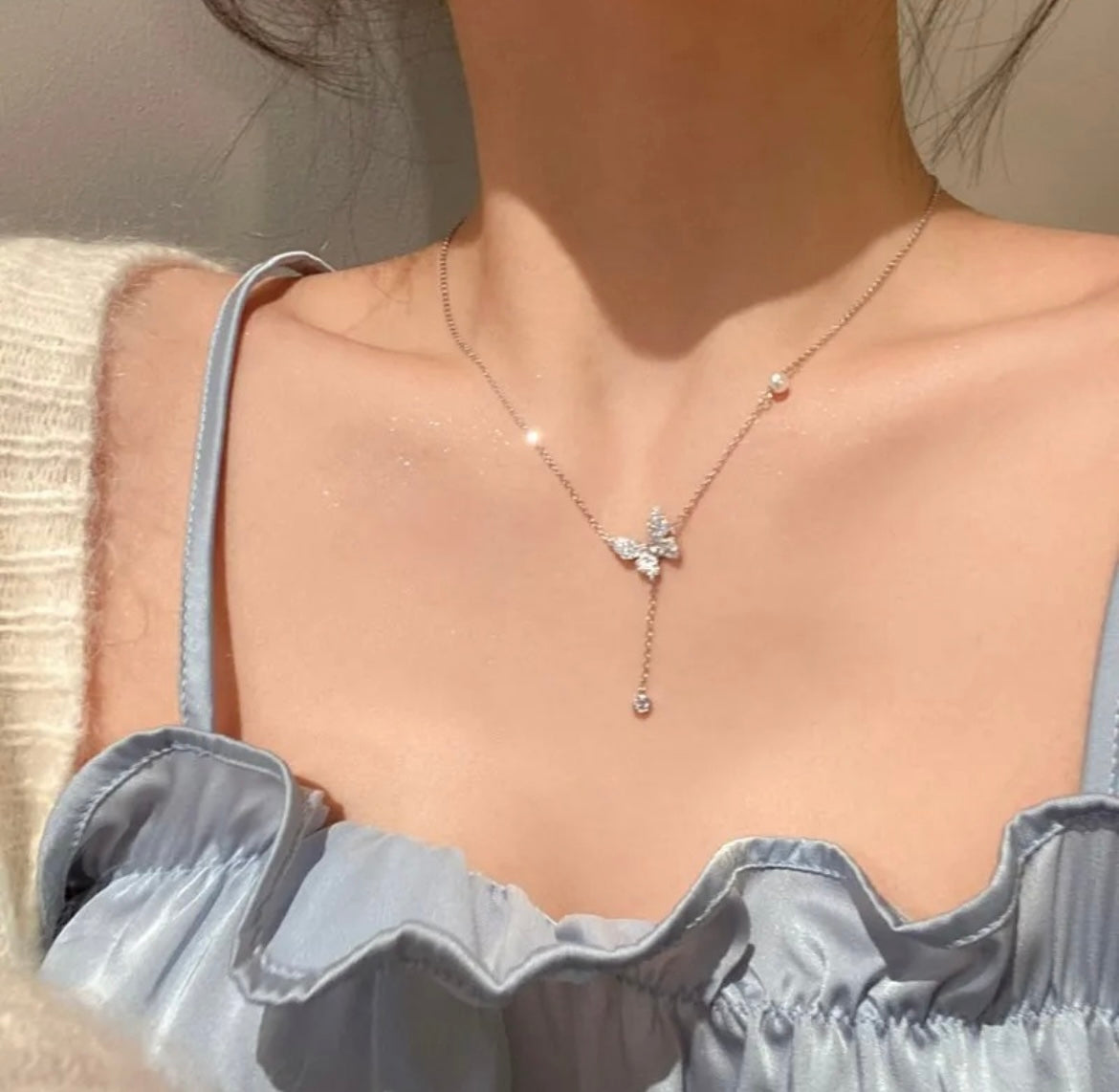 Elegant Butterfly Pendant Necklace – Sparkling Drop Chain Design