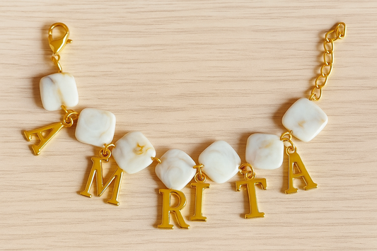 “Personalized Name Bracelet - Elegant Gold & Pearl Design”